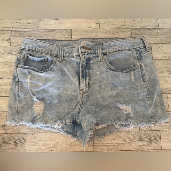 {Old Navy} Boyfriend Distressed light blue Jean Shorts - Women’s size 8 - Picture 1 of 7